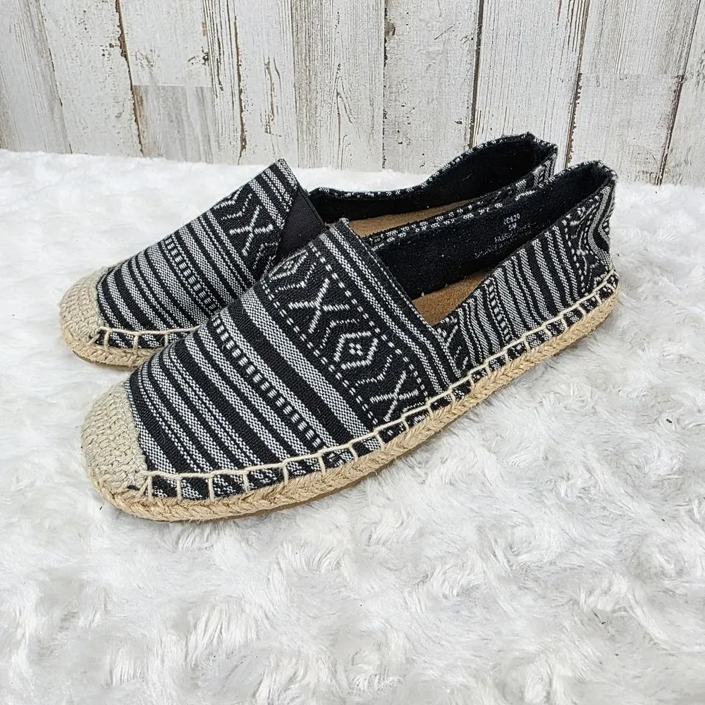 Minnetonka Black and Cream Espadrilles Size 5